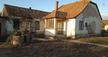 2 room house in Boercs, Hungary