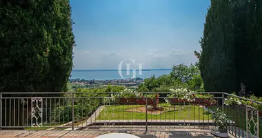 Villa 4 bedrooms with road in Affi, Italy