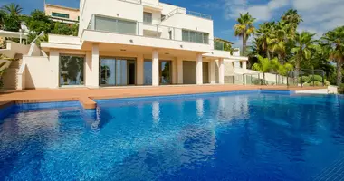 Villa 4 bedrooms with Terrace, with Garage, with Garden in , All countries