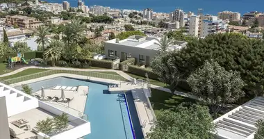 4 bedroom apartment in Benalmadena, Spain