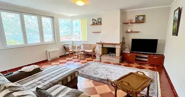 3 bedroom apartment in Stoliv, Montenegro