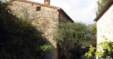 Villa  with Garden, with private pool, near infrastructure in Livorno, Italy