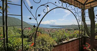 Villa 4 bedrooms with Veranda, with road in Salo, Italy