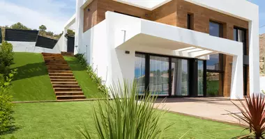 Villa 3 bedrooms with parking, with private pool, with Central water supply in , All countries