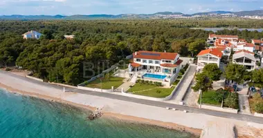 Villa 7 rooms in Sibenik, Croatia