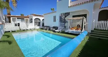 4 bedroom apartment in Urbanizacion El Guincho, Spain