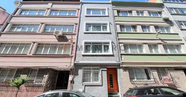 4 room house with furniture, with air conditioning, with appliances in Zeytinburnu, Turkey