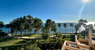 2 bedroom apartment in Estepona, Spain