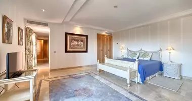 2 bedroom apartment in Estepona, Spain