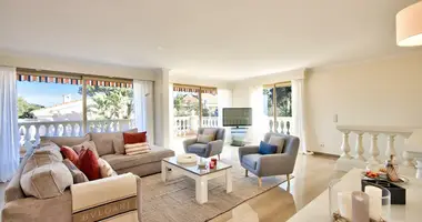 3 bedroom apartment in Beaulieu-sur-Mer, France