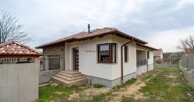 4 room house in Vacduka, Hungary