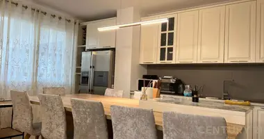 ¡Apartamento de Lujo 2+1+2 en el Corazón de Durrës – Su Hogar Ideal! en Durres, Albania