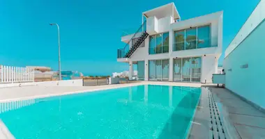 Haus 5 Schlafzimmer in Paralimni, Zypern