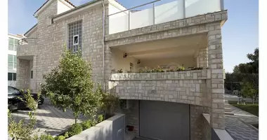 9 room house in Kastel Novi, Croatia