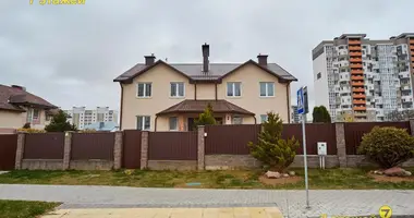 Reihenhaus  mit Garage in Minsk, Weißrussland