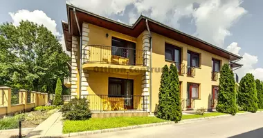 Nieruchomości komercyjne 1 000 m² w Hajduszoboszlo, Węgry