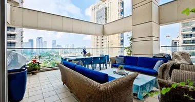 4 room apartment with parking, with elevator, with terrace in Tel Aviv-Yafo, Israel