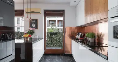 Commercial property 101 m² in Warsaw, Poland