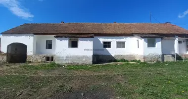 4 room house in Komlo, Hungary