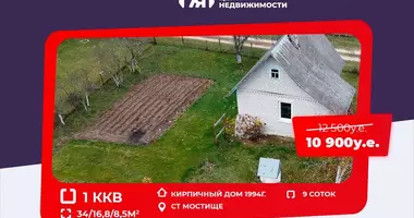 Dom w Ciurliouski sielski Saviet, Białoruś