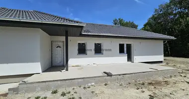 4 room house in Kiskunlachaza, Hungary
