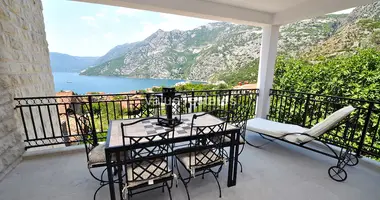 Wohnung 3 Zimmer in Risan, Montenegro