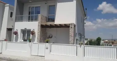 Maison 3 chambres dans Dromolaxia, Chypre