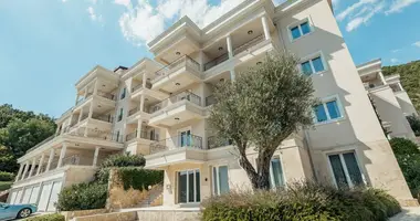 Apartamento 2 habitaciones en Zelenika-Kuti, Montenegro
