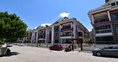 Apartamento 4 habitaciones con calefacción de gas, con predostavlyaetsya VNZh, con aparcamiento seguro en Turquía