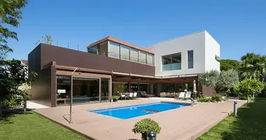 5 bedroom house in Castelldefels, Spain