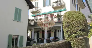 Mieszkanie 4 pokoi w Lenno, Włochy