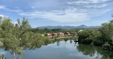 Кондо   с видом на озеро в Пхукет, Таиланд