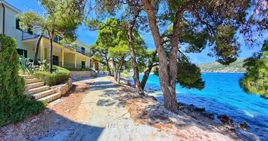 Villa 5 bedrooms in All countries