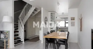 Apartamento 3 habitaciones en Jyvaeskylae sub-region, Finlandia