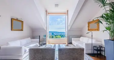 4 bedroom apartment in Barcelones, Spain