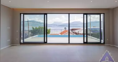 Villa  con Vistas al mar en Lustica, Montenegro