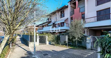 2 bedroom apartment in Sirmione, Italy