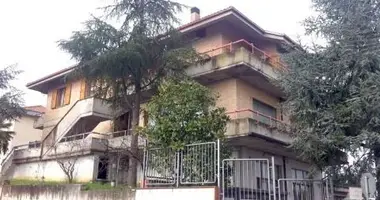 Commercial property 400 m² in Terni, Italy