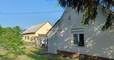 Dom 3 pokoi w Bugyi, Węgry