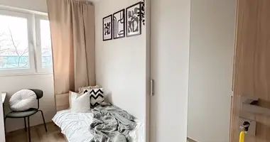 Chambre près du métro à Varsovie, Pologne (charges comprises) dans Varsovie, Pologne