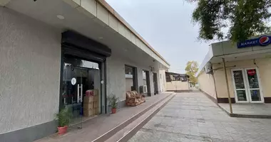 Коммерческая с парковка, с c ремонтом в Ташкент, Узбекистан