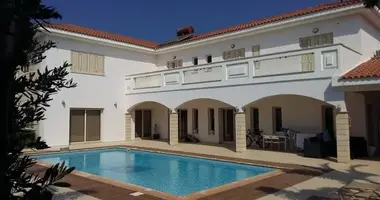 Haus 4 Schlafzimmer in Peyia, Zypern