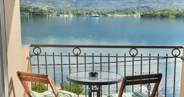Villa  con Junto al mar en Krasici, Montenegro