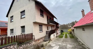 Casa 5 habitaciones en Mor, Hungría