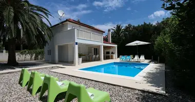 Villa 4 bedrooms in All countries