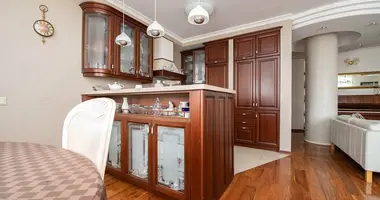 Apartamento 3 habitaciones en Minsk, Bielorrusia