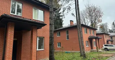 Casa 6 habitaciones en Lobnya, Rusia