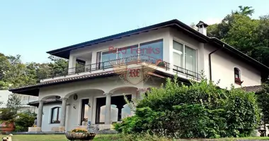 Villa 6 Zimmer in Verbania, Italien