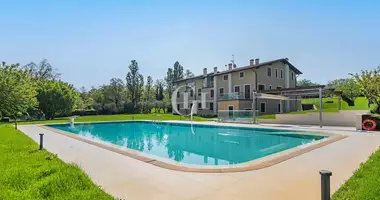 Ático Ático 6 habitaciones con Veranda, con camino en Desenzano del Garda, Italia