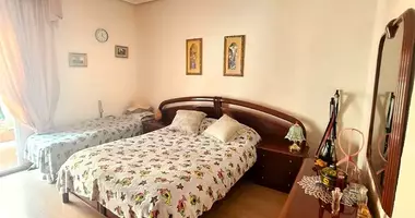 Apartamento 4 habitaciones en Alicante, España